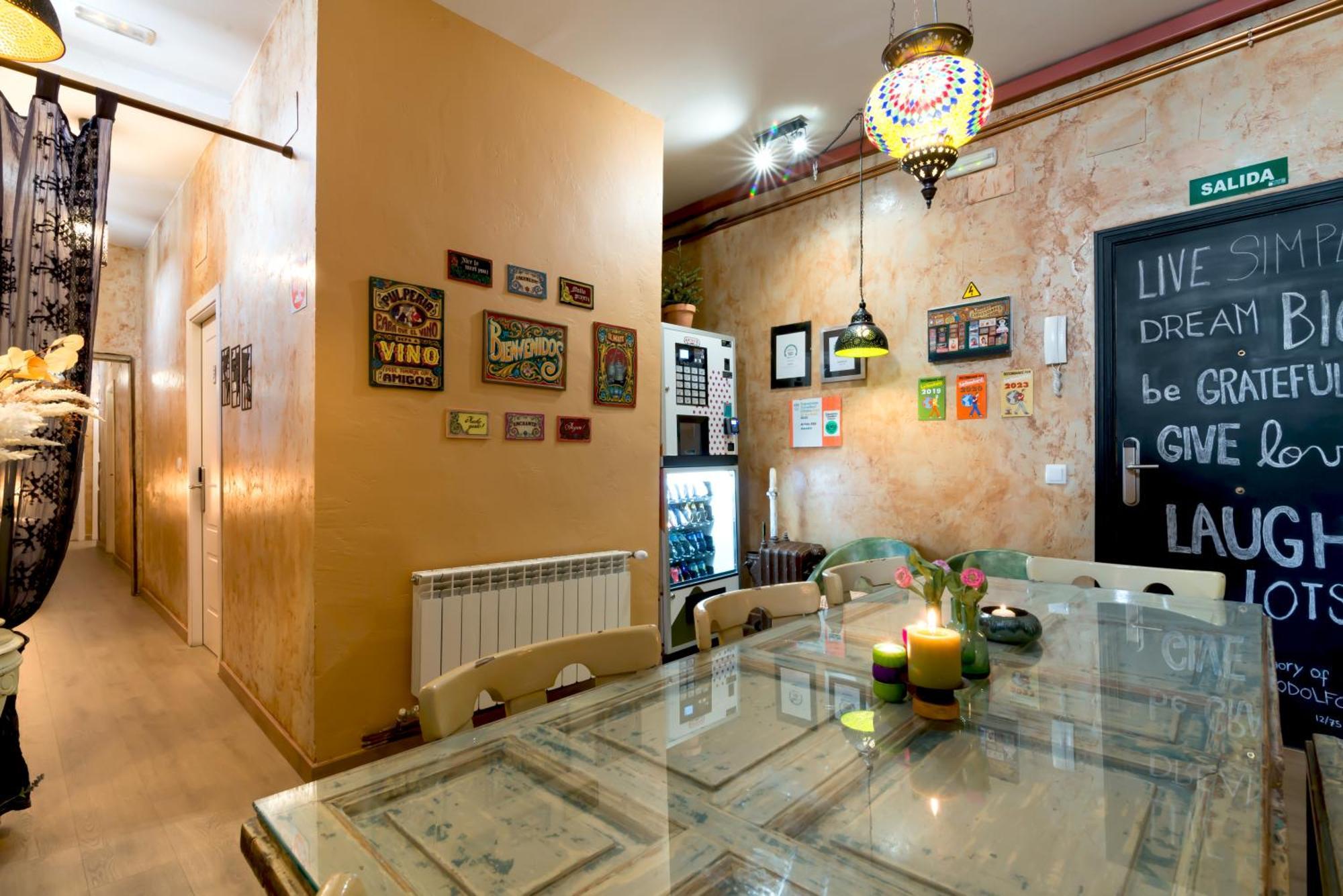 Hostal Artistic B&B Madrid Esterno foto